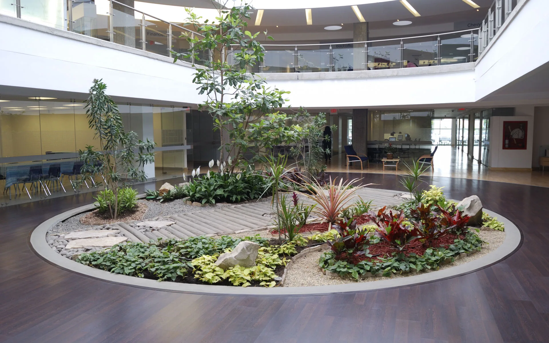 Jardines exteriores e interiores